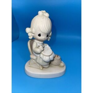 Vintage 1979‎ MOTHER SEW DEAR Precious Moments Figurine E3106